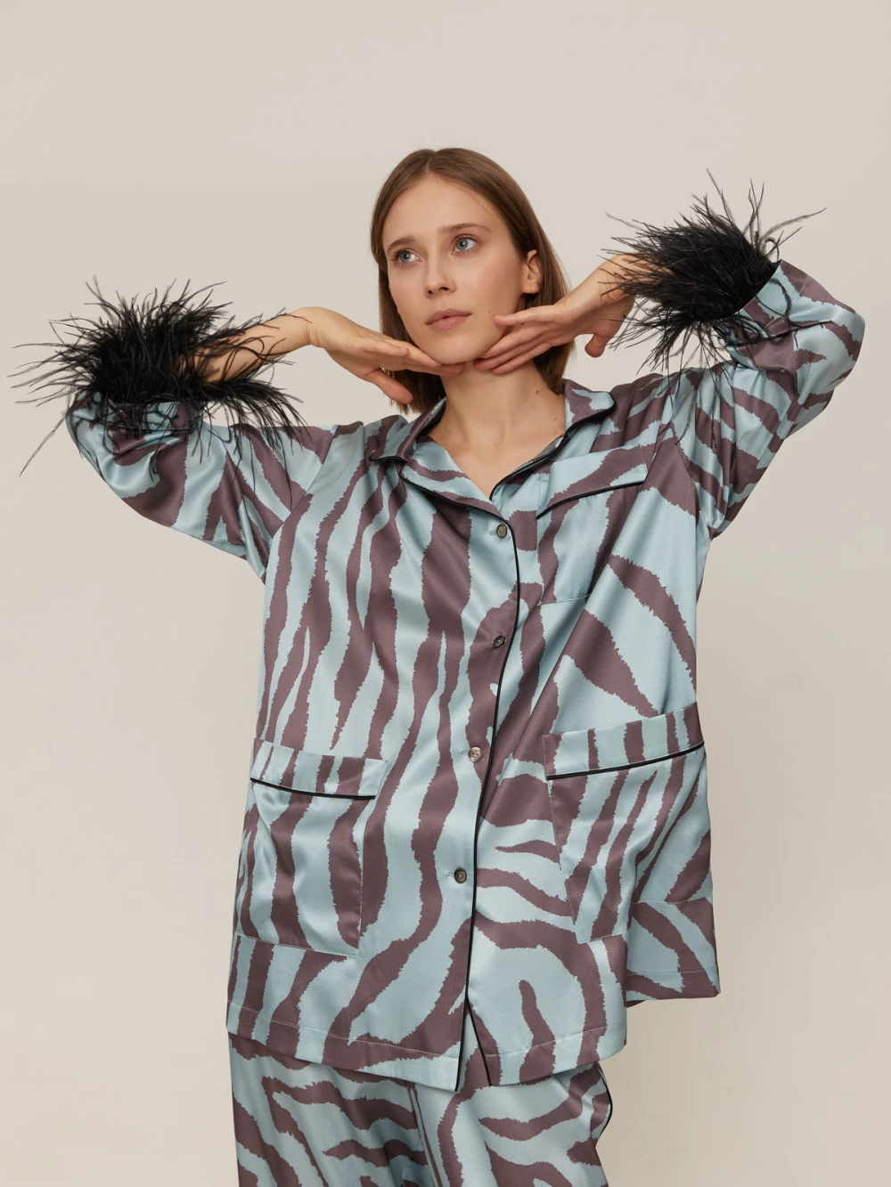 Костюм Vivien ( Цвет Голубой с анималистическим принтом, с отделкой перья )