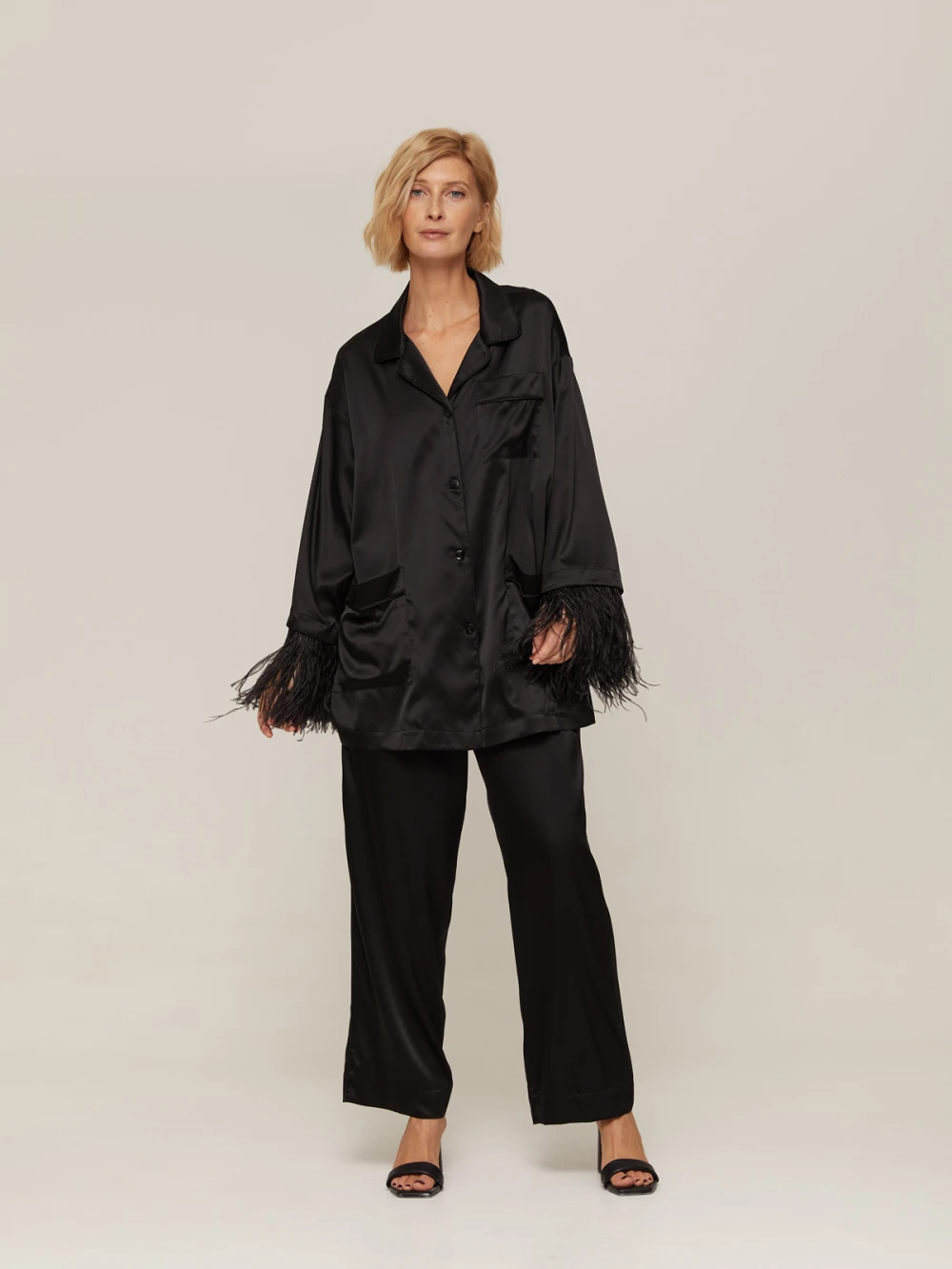 Костюм Vivien ( Цвет Чёрный с отделкой перья )